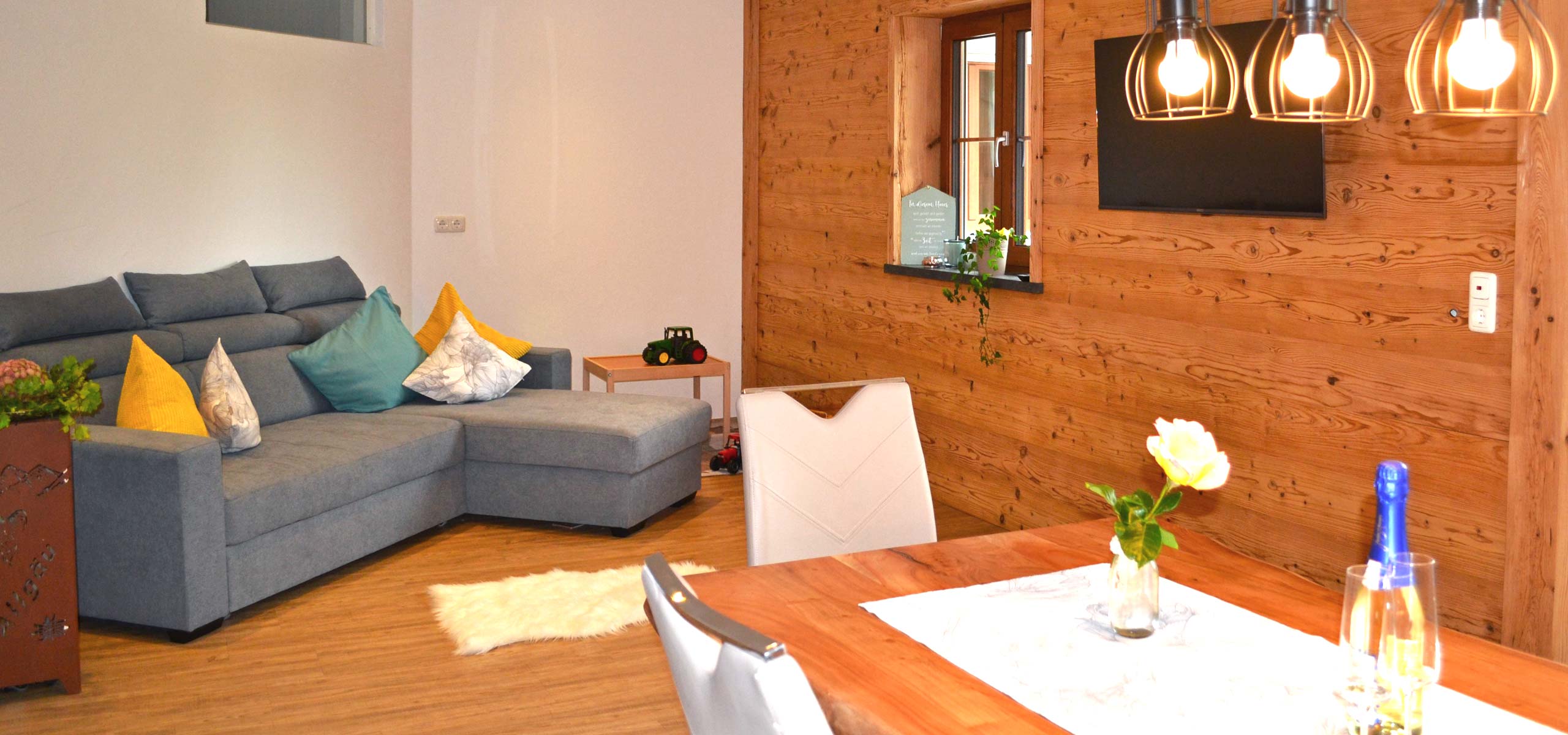 Wohn- und Essbereich im Landhausstil